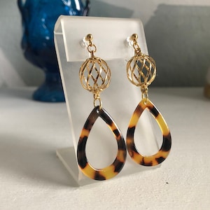 Gold-plated spiral cage ball and pear tear drop tortoise shell resin invisible clip on earrings
