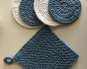 Blue and white crocheted wash cloth set