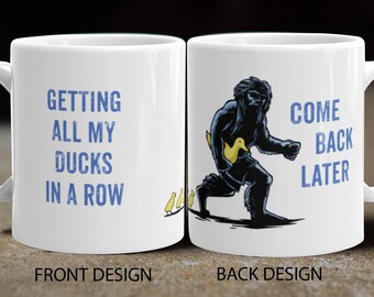 Patos en una fila, tazas con refranes, taza bigfoot, sasquatch, tazas de café únicas, regalo de amante del café, taza, taza de café, taza de cerámica, tazas lindas