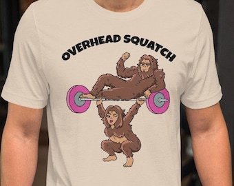 Camiseta unisex de levantamiento de pesas Bigfoot, sentadilla con barra sobre la cabeza, sentadilla Sasquatch de culturismo, Sasquatch atrevido levantando pesas, sentadilla fitness