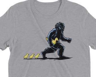 Caza de patos, Pie Grande, Sasquatch, Regalo amante de la naturaleza, Regalo de novedad, Camisetas divertidas, Regalo único, Camiseta gráfica, Camiseta, Regalo de papá, Camisa de camping