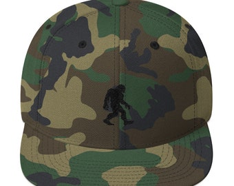 Sasquatch sombrero snapback bordado, silueta bigfoot, sombrero de caza camo, sombrero de camuflaje, verde bajo visera, correa ajustable