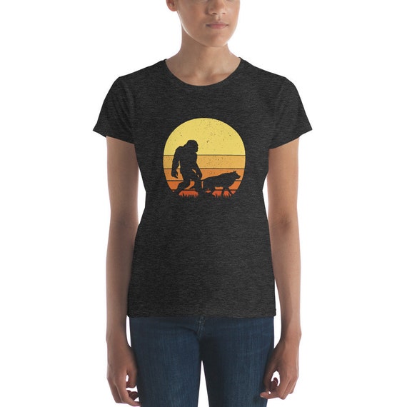 Vintage Retro Style Bigfoot Sasquatch Womens Fashion Short Sleeve T-Shirt
