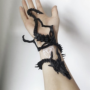 Dragon Bangles resina creature fantasy realistiche giocattoli drago braccialetti Gioielli Action Figure drago scheletro ornamento Bambole drago mobili