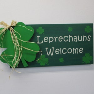 Letrero de bienvenida de duendes – Decoración de pared de madera para el Día de San Patricio – Decoración navideña irlandesa