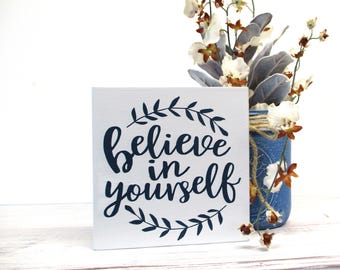 Enseigne en bois Believe in Yourself - Décoration murale ou de bureau inspirante et artisanale