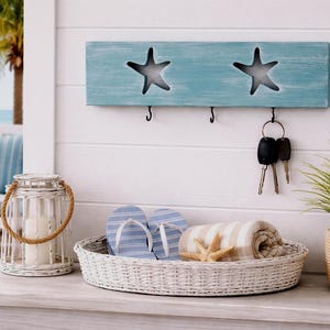 Coastal Key Holder Wall Mount- Beach House Key Rack with Hooks- Entryway Organizer- Nautical Wall Hook Rack- Starfish Wood Key Hanger