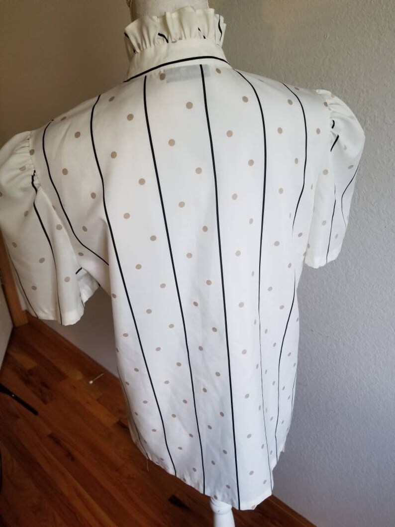 Women/'s Sz Vtg Striped Blouse with Ruffled Neck