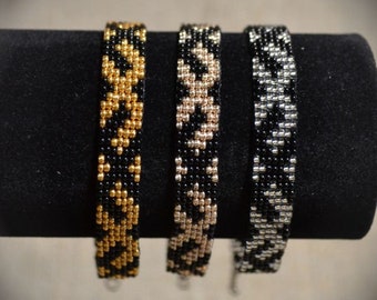 Elegante cuenta tela se alzate pulseras de signo étnico letón, diferentes signos y colores disponibles