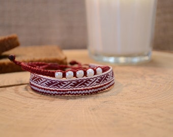 Pulsera étnica letona con símbolo étnico "Ūsiņš"