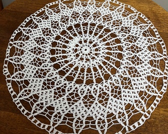 Bouquet Doily (17.5 inches)