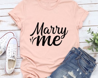Heiraten Sie mich T-Shirt - Maßgeschneiderte Grafik Unisex T-Shirt - Heiratsantrag T-Shirt - Hochzeitsvorbereitungen - Geschenk für Paare - Feiern der Liebe