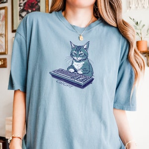 Camiseta de gato GPT, camiseta vintage de los 90, camiseta de colores cómodos, regalos para amantes de los gatos, gato pixelado, persona-gato, camiseta retro de los 90, amante de los gatos