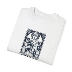 Mutter der Katzen Tarot Karte - Comfort Farben T-Shirt, Geschenk für Katzenbesitzer, Halloween Shirt, Herbstwetter, Witchy Things