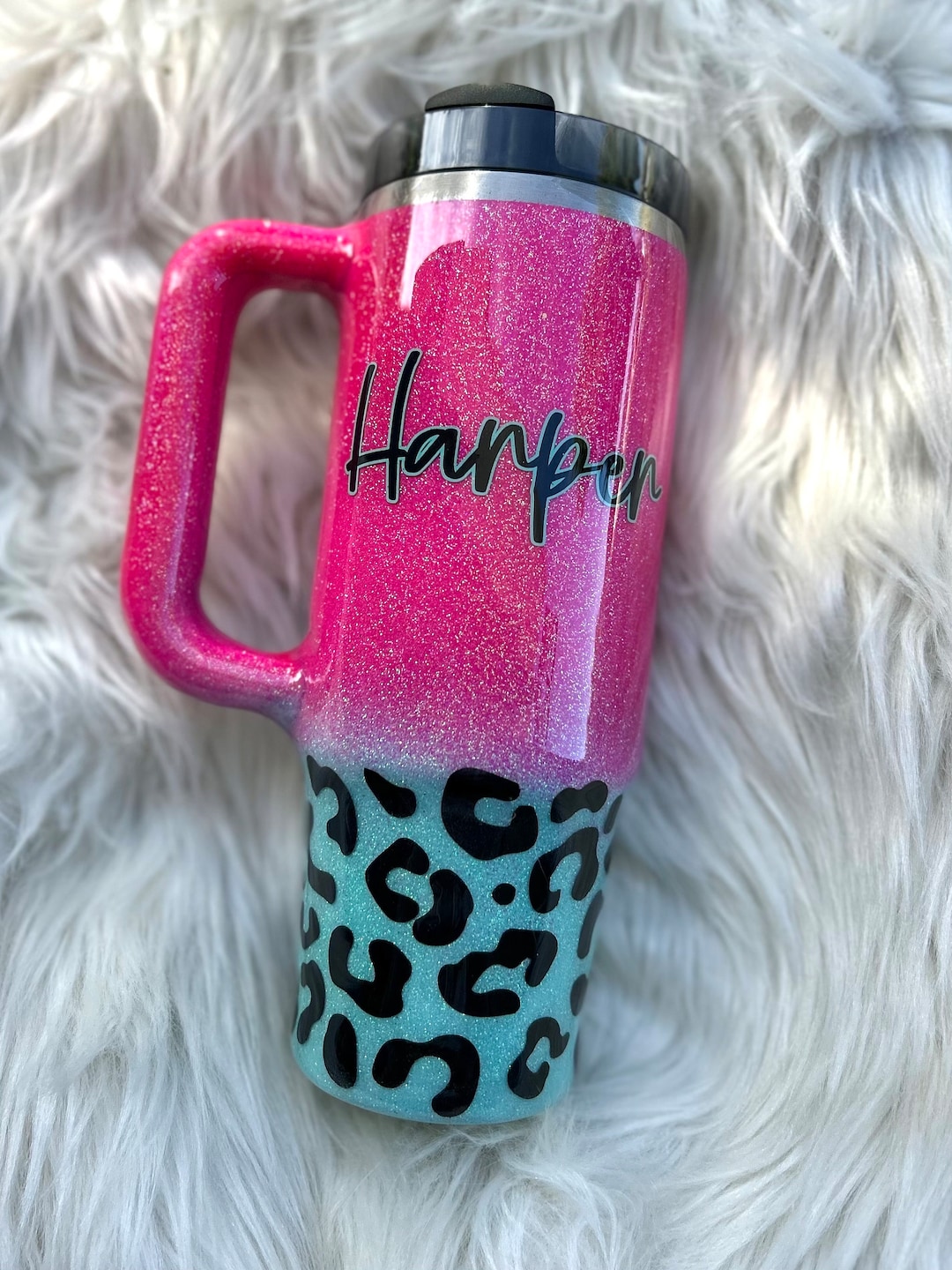 【タグ付】The Barnnet Glitter Logo AlpacaKnit Pink + Turquoise Cheetah 40 Oz Hot Pink Glitter Tumbler With