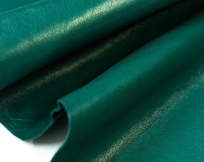 Kelly Green Pebbled Nappa Leather, Leather for Handbags, Clothing and Shoemaking, Soft Lambskin for sewing, Soft Genuine Italian Leather