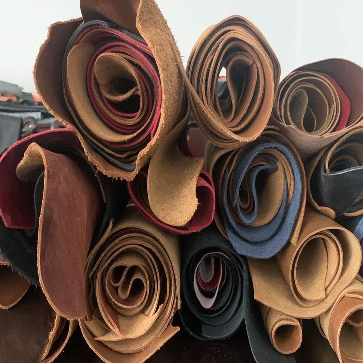 Leather Scraps, Vegetable tanned leather, Waxed Leather, 2Kg