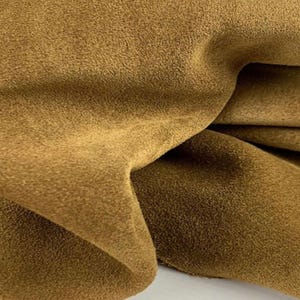 Piel de becerro servida con color mantequilla de cacahuete: cuero italiano para manualidades