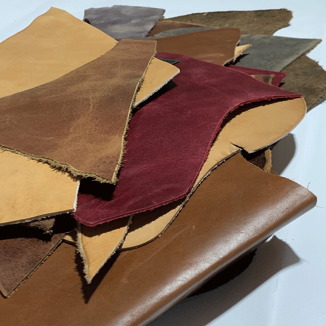 Leather Scraps, Vegetable tanned leather, Waxed Leather, 2Kg Leather  off-cuts, Leather by kilo, Scrap leather for sale, Leather Remnants