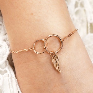 Pulsera con dije de ala conmemorativa: regalo de recuerdo de oro rosa
