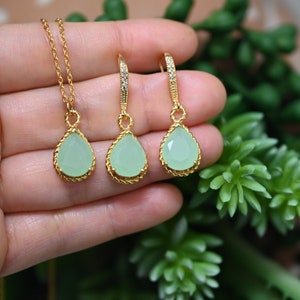 Mint green light green gold  Personalized Bridesmaid Gift  Bridesmaid Jewelry Set Earrings Necklace Bracelet Bridal Party Gift prom holidays