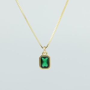 Gold filled Emerald Pendant Necklace, gold necklace, dainty necklace, layering necklace, Gift for her, Emerald Necklace, Box Chain Necklace