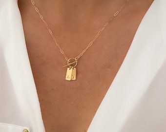 Collier étiquette en or avec fermeture à bascule sur le devant, cadeau personnalisé, cadeau bijoux personnalisés, collier à bascule, collier initial, cadeau pour elle