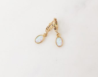 Petites boucles d'oreilles breloques opale, créoles opale dorées, boucles d'oreilles opale, petites créoles, boucles d'oreilles, cadeaux d'anniversaire pour elle, cadeaux pour femme, bijoux