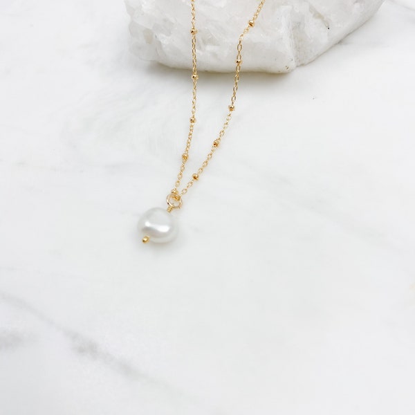 Freshwater Pearl Pendant Necklace, Single Pearl Necklace, Dainty Pearl Jewelry, Gifts for her, Satellite Chain Pearl Necklace, Cable Chain