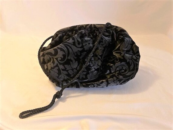 vintage '80s Richmark black velvet clutch handbag… - image 5