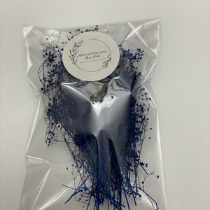 Petit paquet de gypsophile séché bleu marine ; Fournitures de fleurs séchées pour bijoux et faire-part de mariage, Fleurs séchées pour cartes