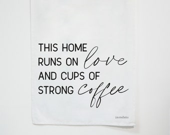 Geschirrhandtuch »Love and Coffee«, Geschirrtuch, Typografie, Geschenk, Küchenparty, Einweihungsgeschenk, Wichtel, Scandi