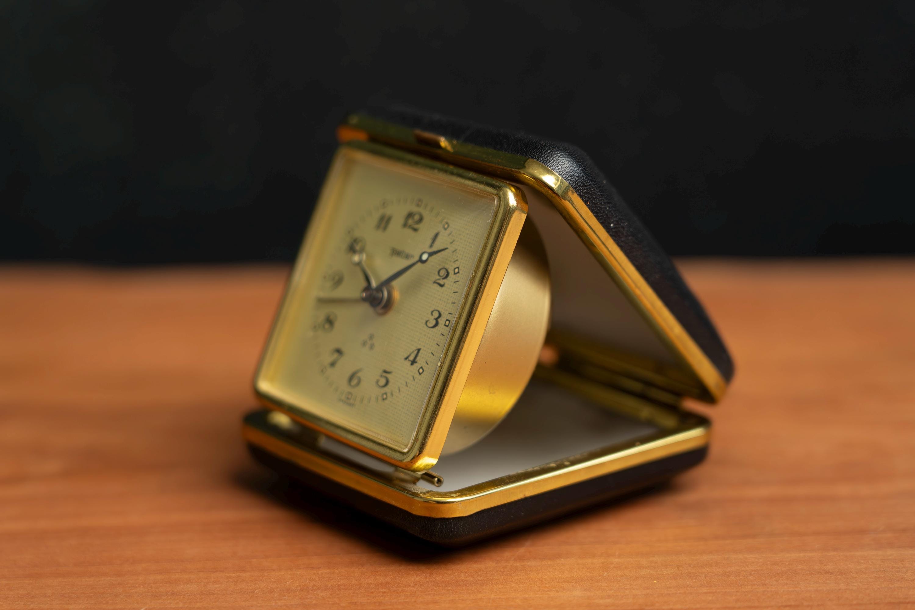 ヴィンテージ PETER 旅行用目覚まし時計、ドイツ製機械式巻き上げ式