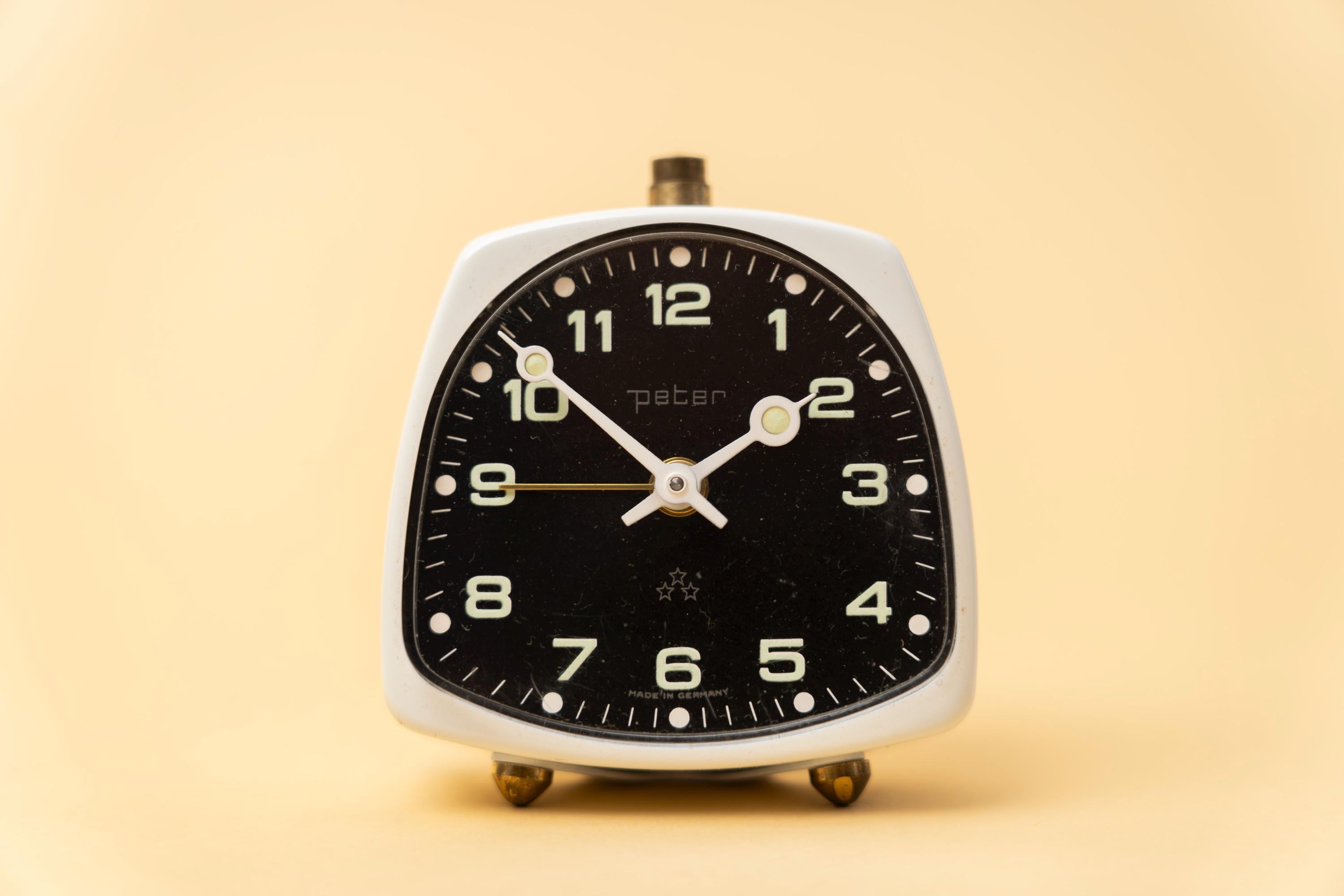 ビンテージ PETER 目覚まし時計 / 機械式 / ドイツ製 / オフィス装飾