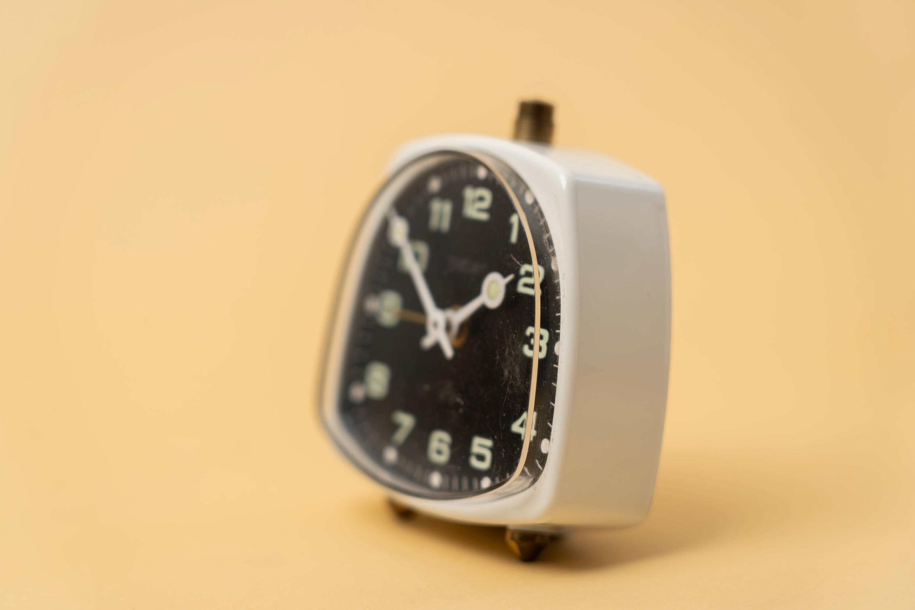 ビンテージ PETER 目覚まし時計 / 機械式 / ドイツ製 / オフィス装飾