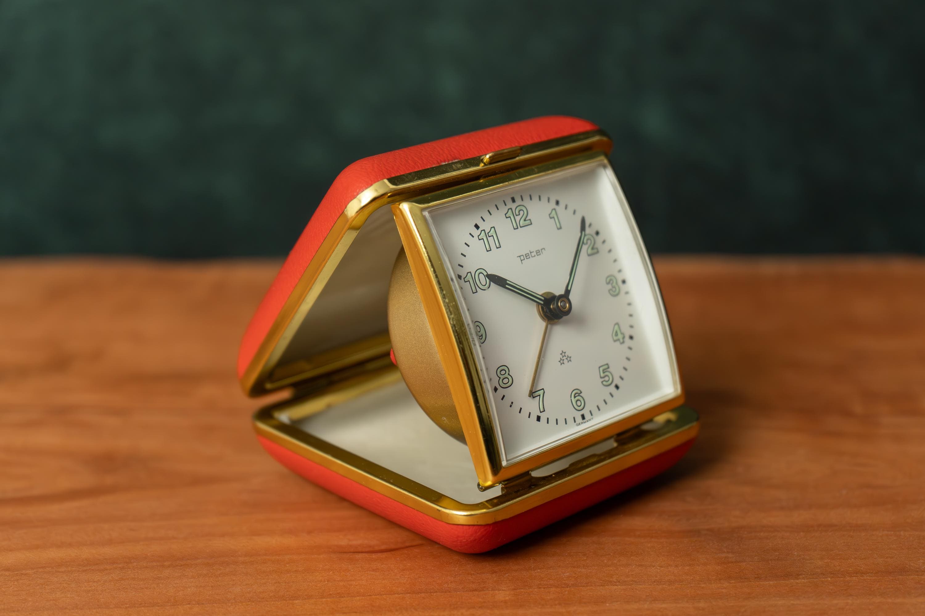 トラベルクロックアナログ式　ヴィンテージalarm&travel clock Vintage PETER Travel Alarm Clock, Mechanical Wind-up, Made in