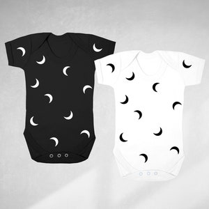 Babyromper met volledige print Cresent Moon, halloweenromper, griezelige outfit voor baby