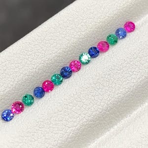 Naturlig Safir Rubin Smaragd Ring Set 14 Delar 2 mm Runda Matchande Ädelstenar Lyx Smyckestillverkning Afrika