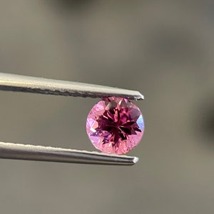 Natural Pink Tourmaline Round Excellent cut shine