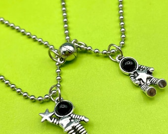 Magnetic friendship neckace, friendship necklace for two, magnetic astronauts