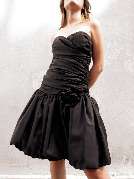 black sweetheart strapless dress