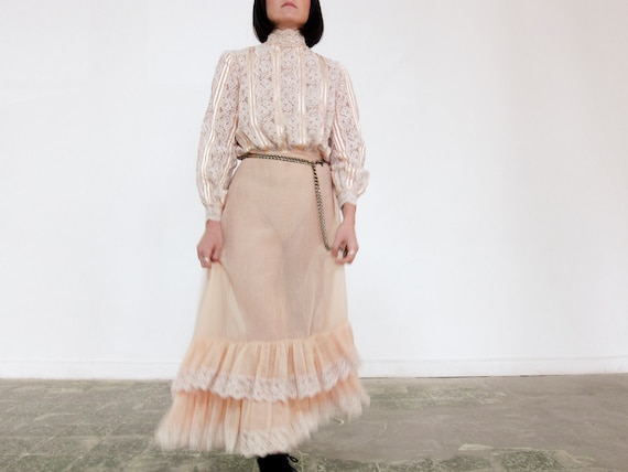 Vintage Lace Prairie Style Dress with Ruffles, Vin