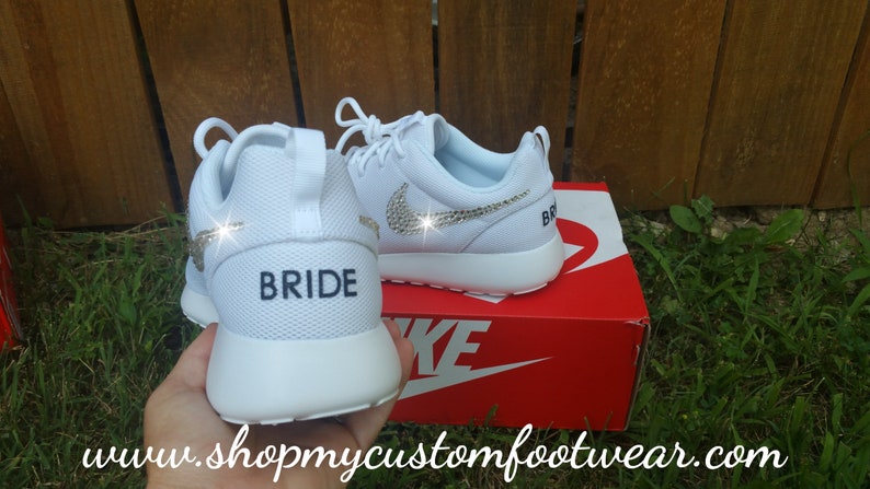 white nike roshe custom