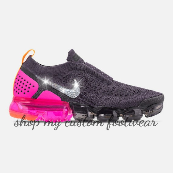 black and hot pink vapormax