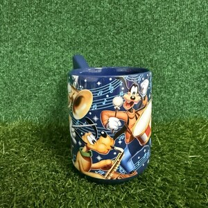 Taza de recuerdos musicales de los parques Disney 2016 con Mickey Mouse, el Pato Donald y Pluto imagen 2