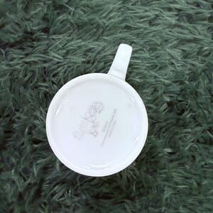 Taza de café blanca con notas de animación y bocetos de Minnie Mouse y Mickey Mouse de Disney imagen 4