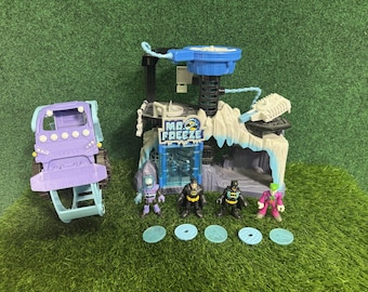Imaginext DC Super Friends Mr. Freeze Ice Cave Playset with Batmans Joker