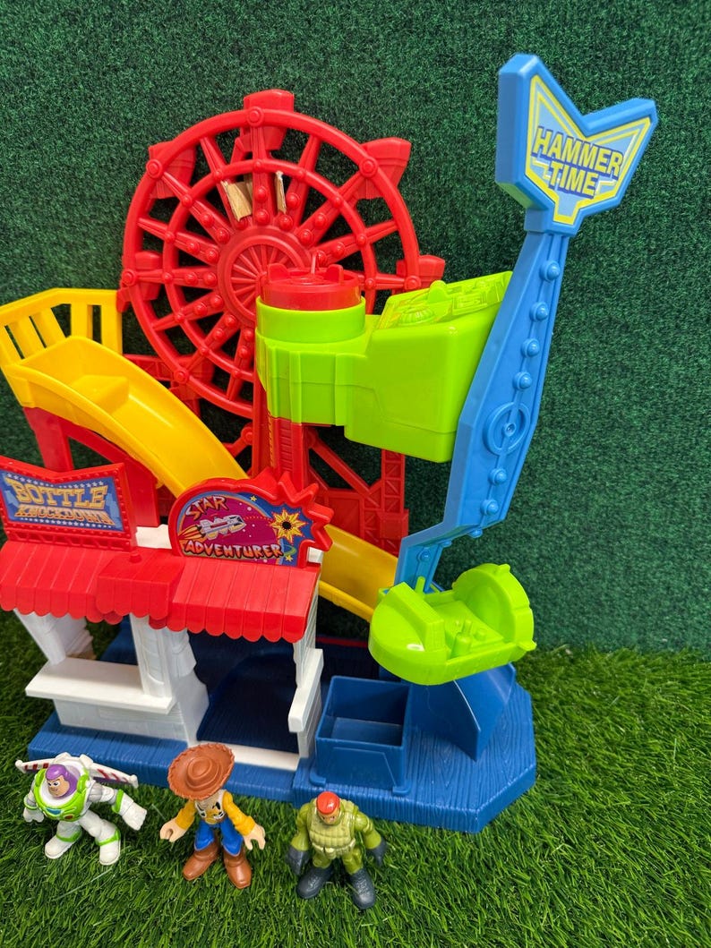 Zestaw do zabawy Imaginext Toy Story Carnival Disney Fisher Price z figurkami Buzza i Woody'ego zdjęcie 4