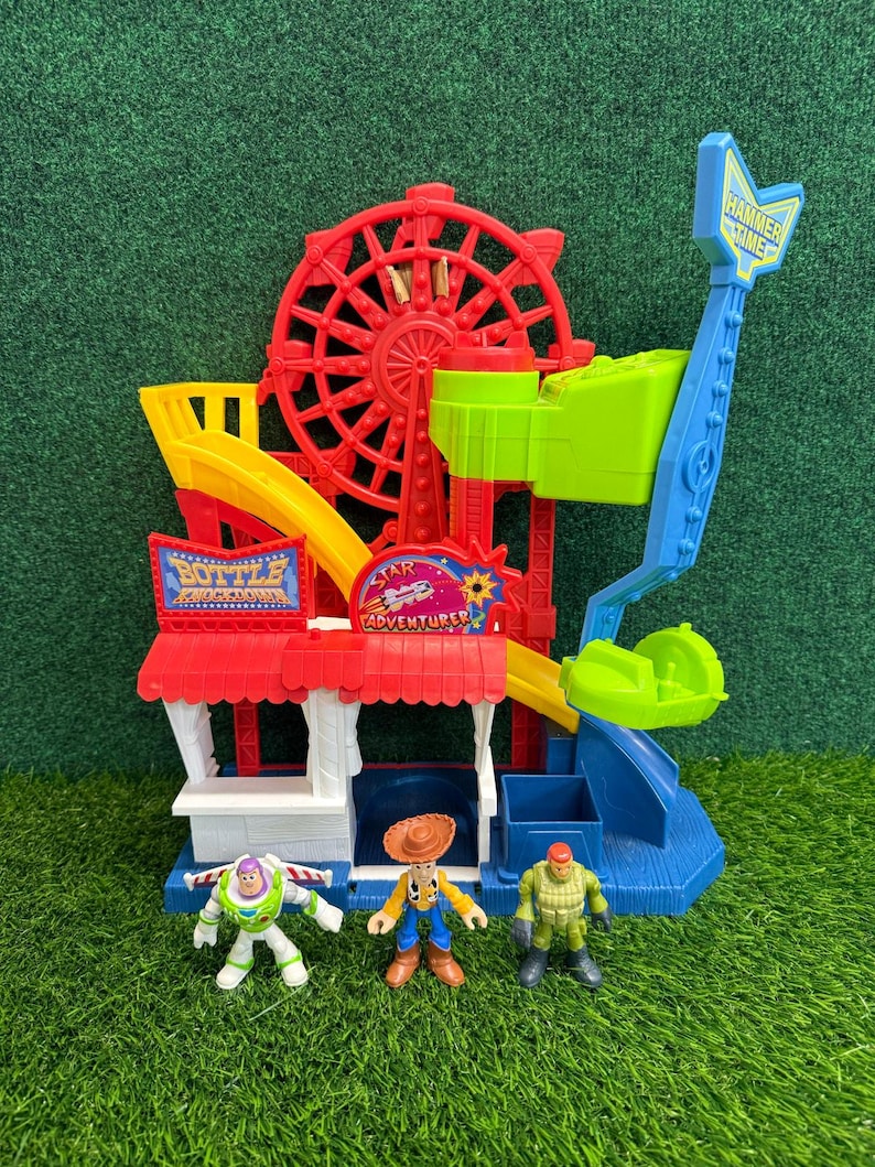 Zestaw do zabawy Imaginext Toy Story Carnival Disney Fisher Price z figurkami Buzza i Woody'ego zdjęcie 1