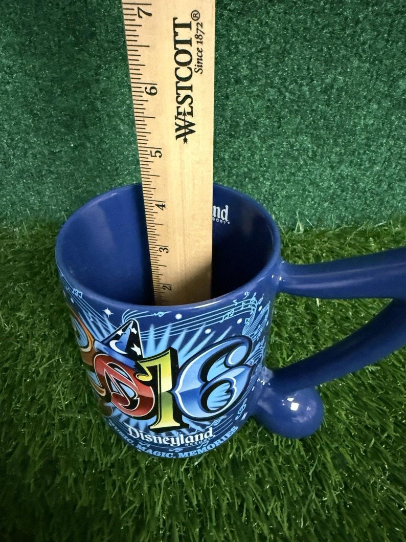 Taza de recuerdos musicales de los parques Disney 2016 con Mickey Mouse, el Pato Donald y Pluto imagen 5